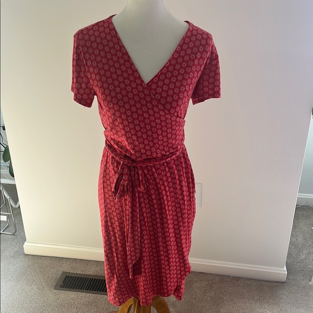 Red V-Neck Midi Sundress with Short Sleeves